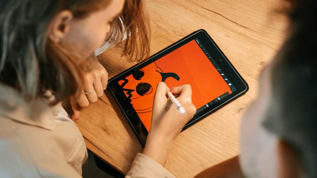 Woman drawing on a Tablet